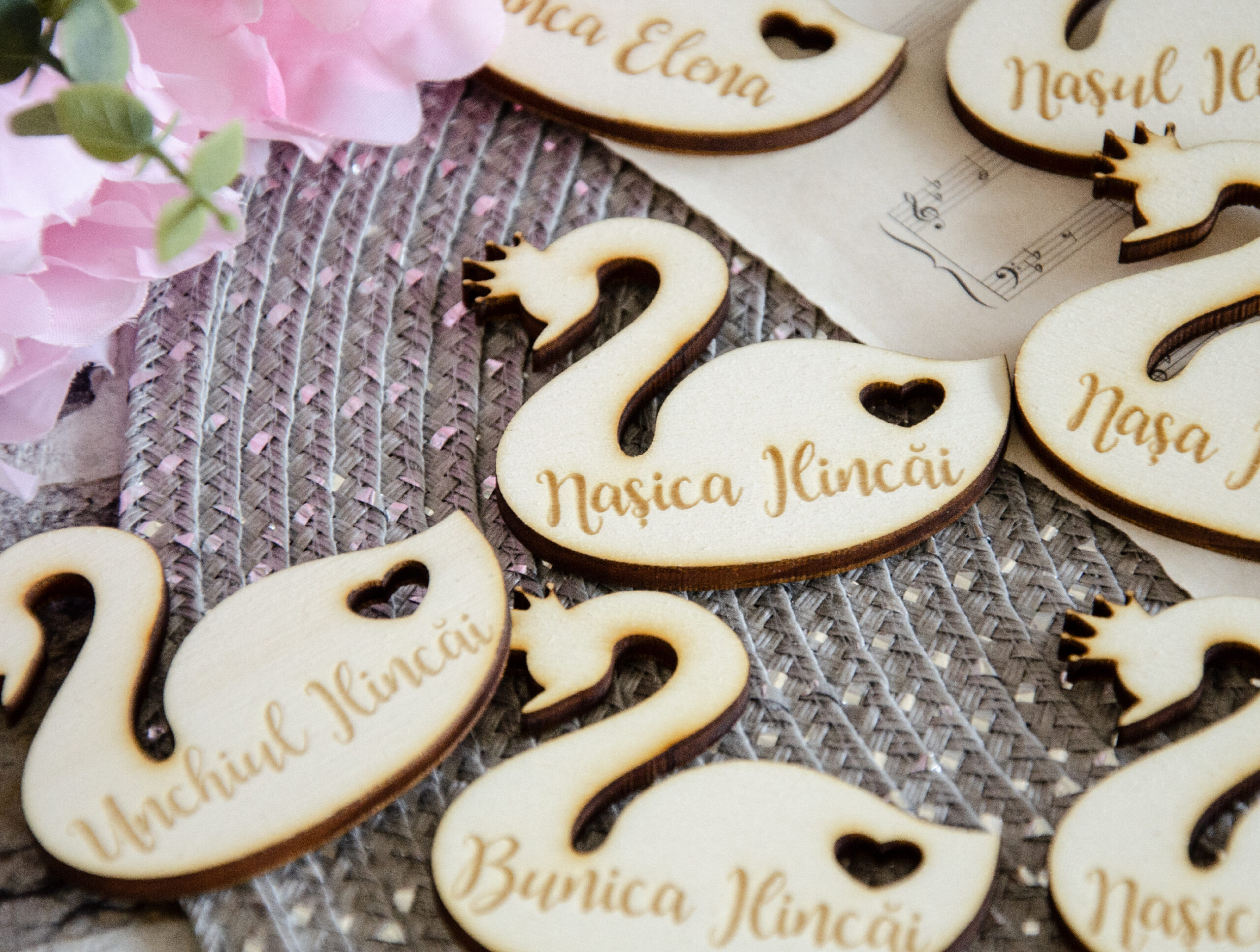 Cocarde personalizate. Model lebada - imagine 2