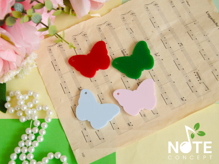 Martisor plexiglas color fluture