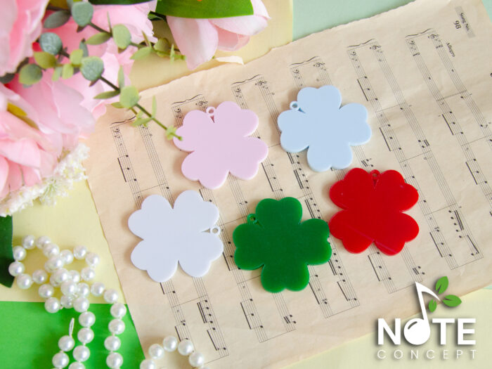 Martisor plexiglas color trifoi 2